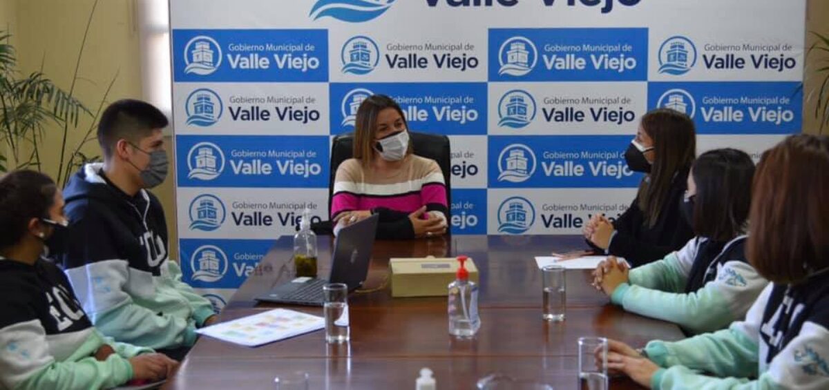 Emprendedores de la Escuela Municipal N°1 “María Emilia Azar” se reunieron con la intendenta de Valle Viejo