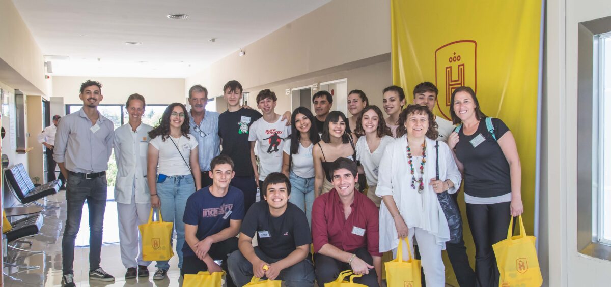 Jóvenes emprendedores visitan la fábrica de Havanna